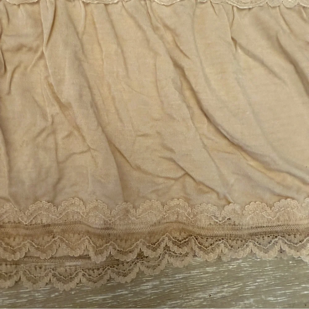 POL Cream Lace Peplum Camisole Tank Top - Picture 3 of 10